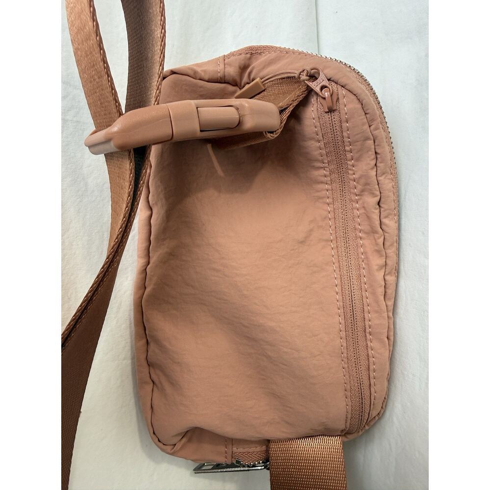 Lululemon Everywhere Belt Bag Crossbody Salmon Orange Small Versatile Pouch - Picture 9 of 14